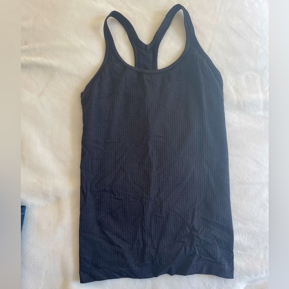 Lululemon size 6 black tank